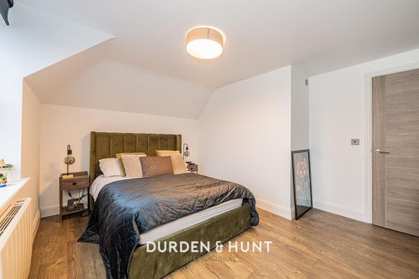 Auction Square, Market Place, Abridge - Photo 1