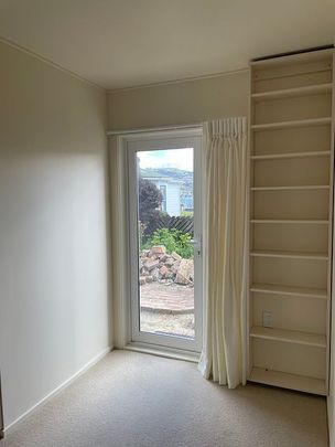 Sunny aspect with harbour view. - Photo 1