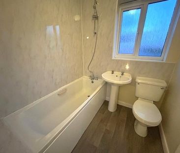 2 bedroom semi-detached house to rent - Photo 6