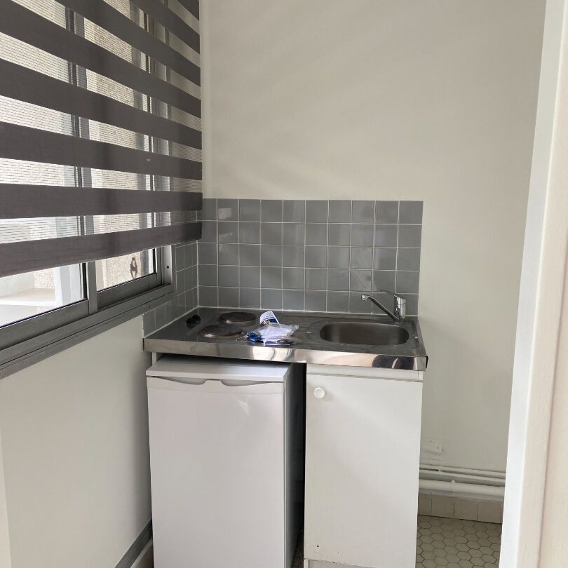 STUDIO COURBEVOIE BECON - Photo 1