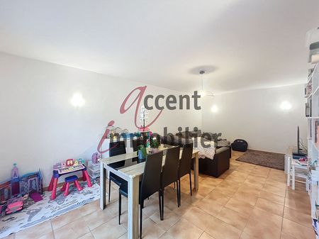 Caumont, centre : Maison de village T4 rénovée 99 m² avec terrasse et grand garage, - Photo 3