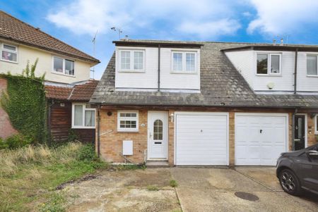 3 bedroom end of terrace house to rent - Photo 2