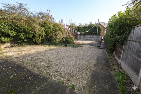 Western Road, Romford, RM1 - Photo 2