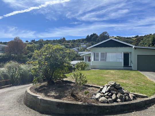 Stunning 4-Bedroom Home with Breathtaking Views! - Photo 1