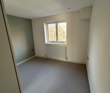 Room in a Shared House, Alma Vale Road, BS8 - Photo 2