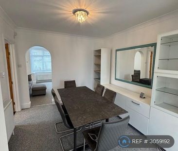 3 bedroom end of terrace house to rent - Photo 4