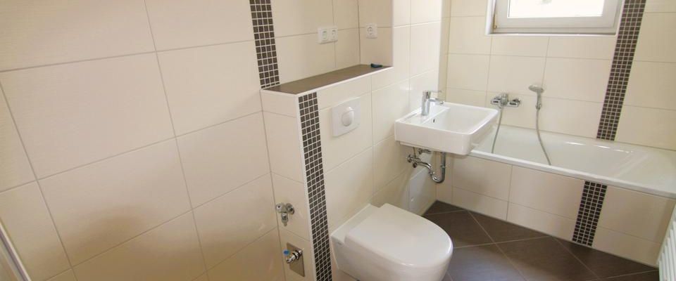 Schicke 2,5-Raumwohnung in Schulnähe und großem verglastem Balkon. - Photo 1