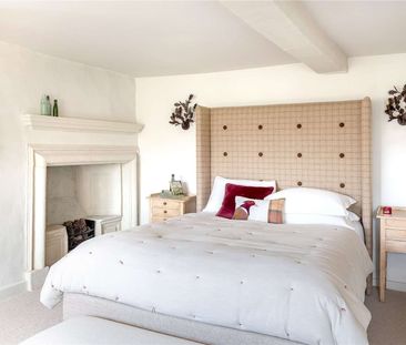 A stunning four bedroom house - Photo 5