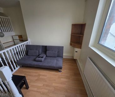 Studio Flat, High Road Leytonstone, E11 - Photo 3