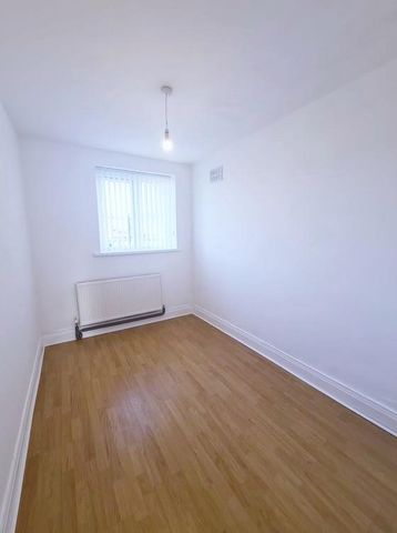 3 bedroom flat to rent - Photo 2