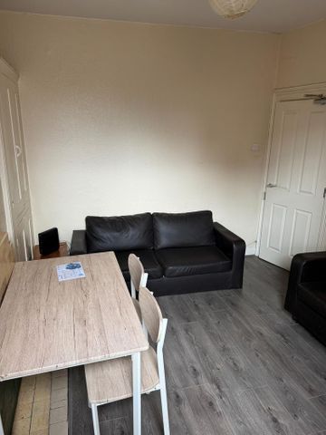 4 bedroom terraced house to rent - Photo 3