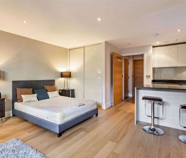 A fully furnished studio apartment in a central Cambridge development - Photo 5