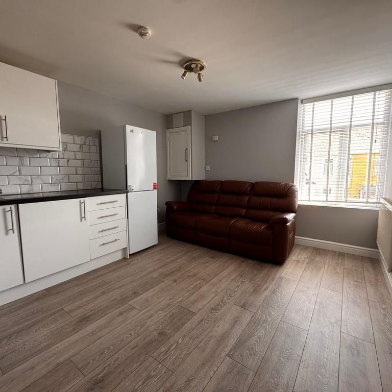 3 bedroom flat to rent - Photo 1