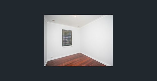 Neat family home with large yard & close proximity to schools. - Photo 1