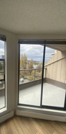 *** 1Br waterfront Penthouse Available Now *** - Photo 1