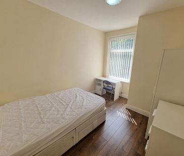 4 bedroom terraced house to rent - Photo 2