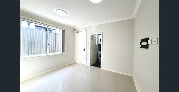 Modern 1-Bedroom Granny House in a Convenient Location - Photo 1