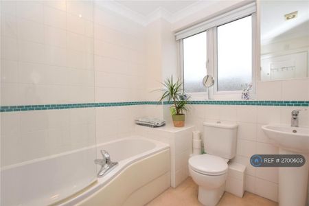 4 bedroom terraced house to rent - Photo 5