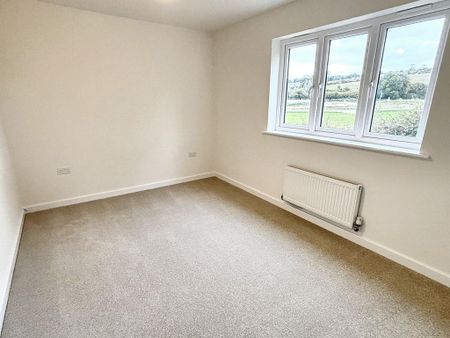 3 bedroom semi-detached house to rent - Photo 4