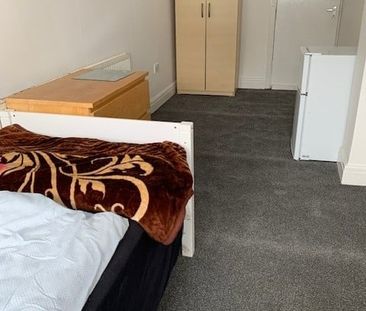 Room in a Shared House, Chamberlayne Road, NW10 - Photo 1