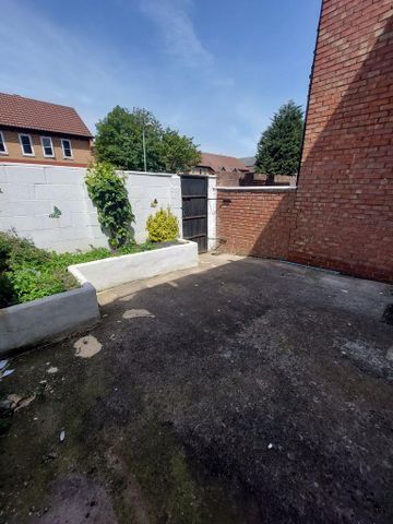 3 bedroom terraced house to rent - Photo 2
