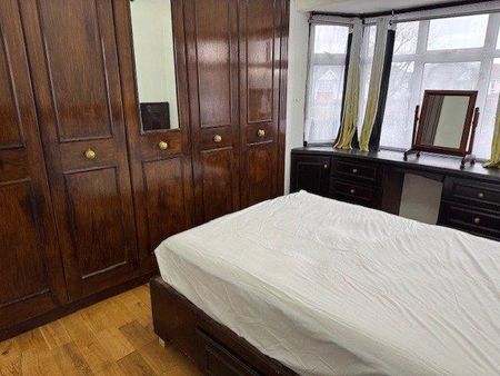 4 bedroom terraced house to rent - Photo 5