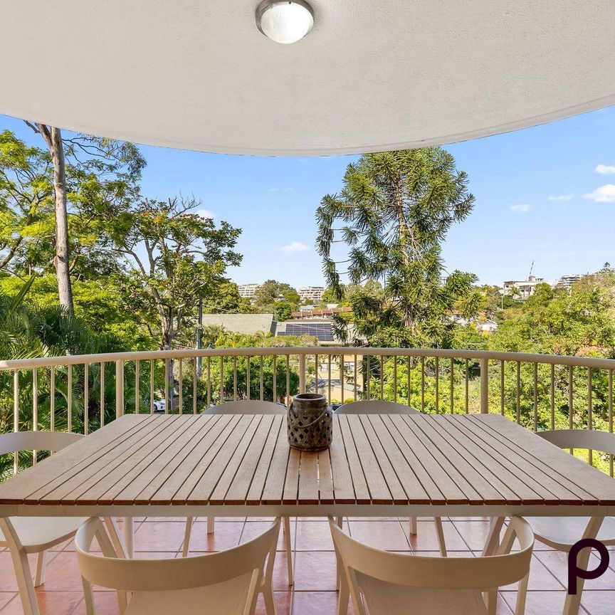 Stylish apartment in prime taringa location - Photo 1
