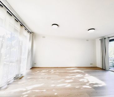 20 Rosemar Circuit, Viewbank - Photo 2