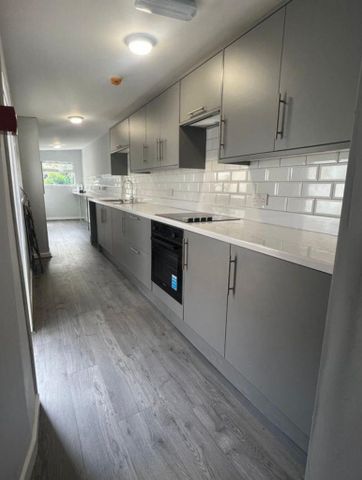 12 bedroom house share to rent - Photo 2