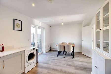 Redwing Gardens, Finberry, TN25 - Photo 2