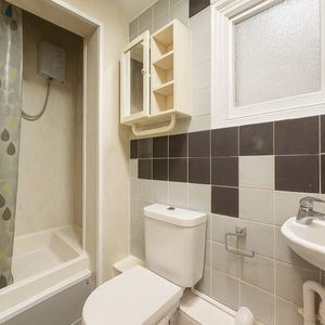 1 bedroom Flat To Let Total Size: 140 SQ FT - Photo 3