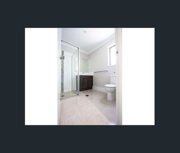 Stylish 4 Bedroom Family Home - Photo 4