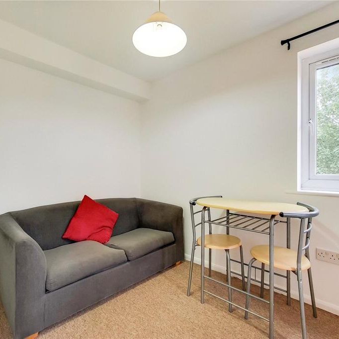 Studio to rent - Photo 1