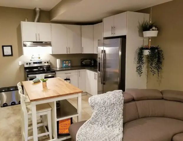 NEW CLEAN 2 BDRM, former Airbnb. FURNISHINGS & UTILITIES incl. Move in & relax | 2817B 16 Ave SE, Calgary - Photo 1