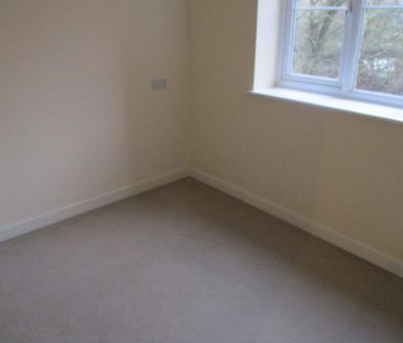 3 bedroom flat to rent - Photo 6