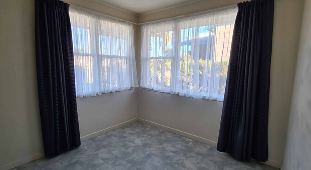 Stylish Townhouse - Photo 1