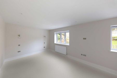 5 bedroom detached house to rent - Photo 2