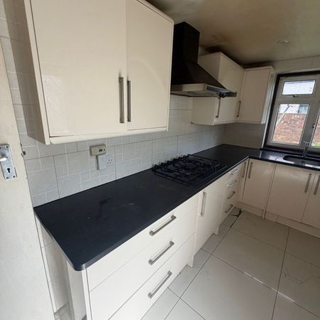 Room in a Shared Flat, North Circular Road, NW2 - Photo 3