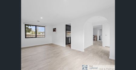 Beautifully Renovated 2 Bedroom Unit - Photo 5