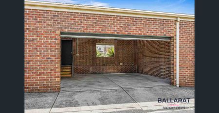 Three Bedroom, Two Bathroom, Double Garage in Central Location - Photo 5