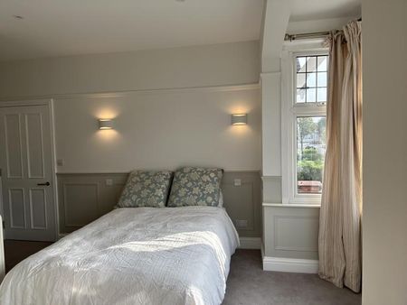 Newly refurbished Edwardian house. Large double,private en suite shower room, high ceilings, bills included - Photo 4