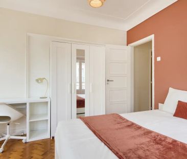 Room in a shared 8-bedroom apartment for rent in Lisbon, perfect fo... - Foto 6