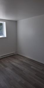 Appartement à Louer , 3 1/2, complètement rénové. - Photo 3