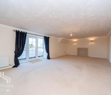 2 bedroom penthouse to rent - Photo 2