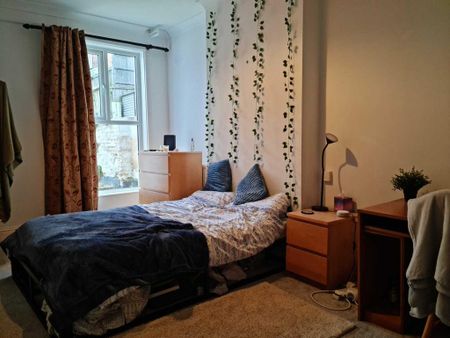 4 bedroom detached house to rent - Photo 2