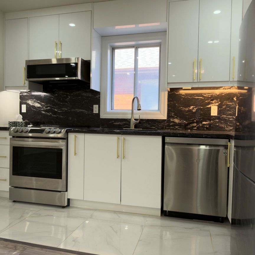 For Lease - 25 Sixteenth Street, Toronto, Ontario - Photo 1