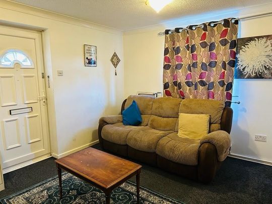 1 Bed Detached House, Linbridge Way, LU2 - Photo 1