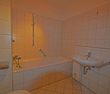 2 Zimmer-Mietwohnung mit neuerer Einbauküche in guter Wohnlage von ... - Photo 6