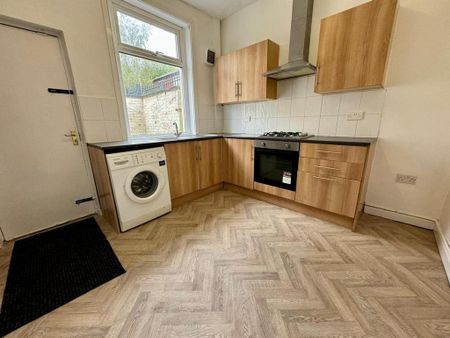 2 bedroom end of terrace house to rent - Photo 4