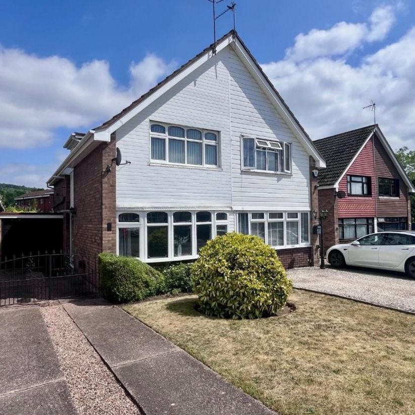 Mousesweet Close, Dudley - Photo 1